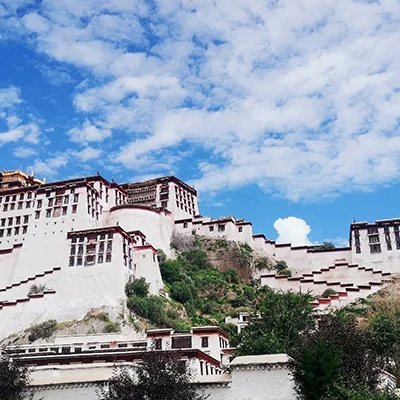 Exploring the Potala Palace: Tibetan Monks’ Life, Sacred Murals, and Culture